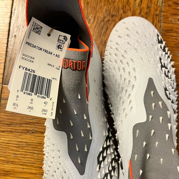 Predator Demonskin soccer cleats. Never been worn - Picture 3 of 3